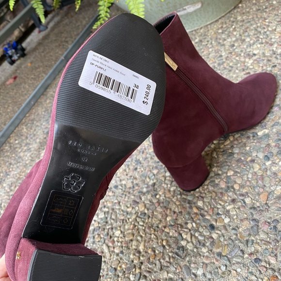 Ted Baker Neomie suede bootie. Sz.8 - Picture 6 of 7